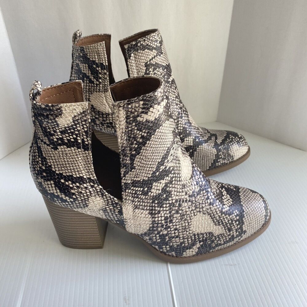 Soda Ankle Bootie Boots Snakeskin Print Faux Leather Women SIZE 8